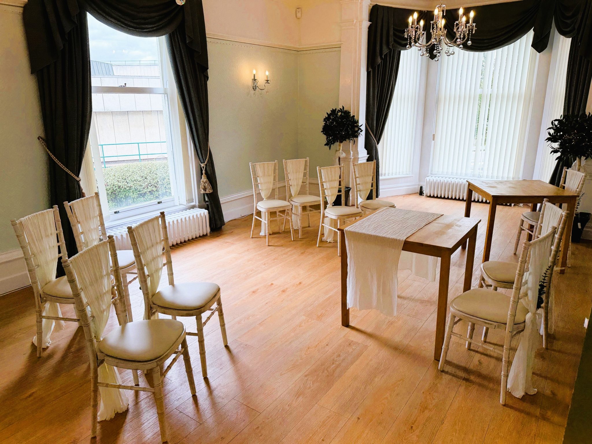 Simple ceremony in Dove Room