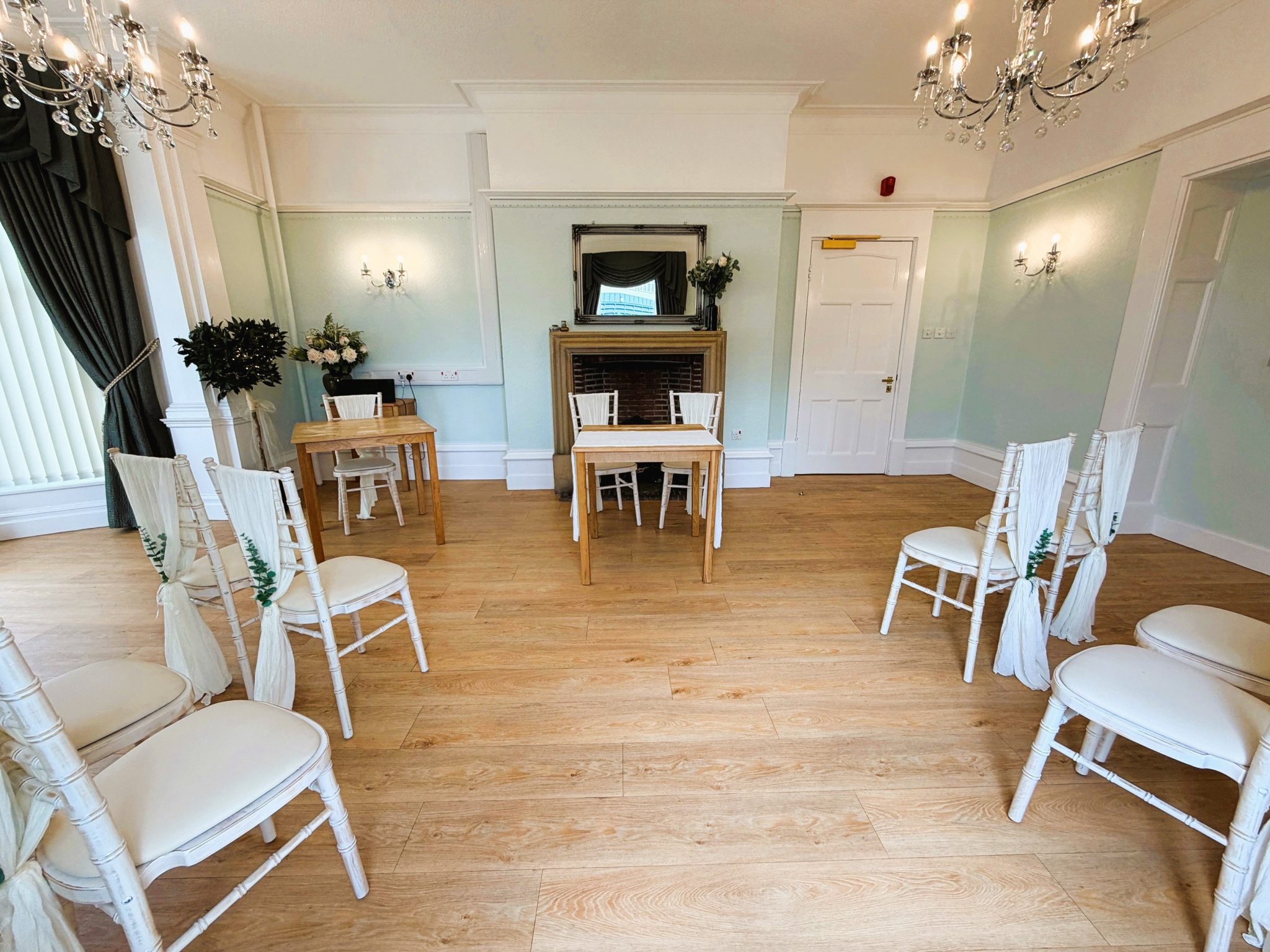 Simple ceremony in Dove Room