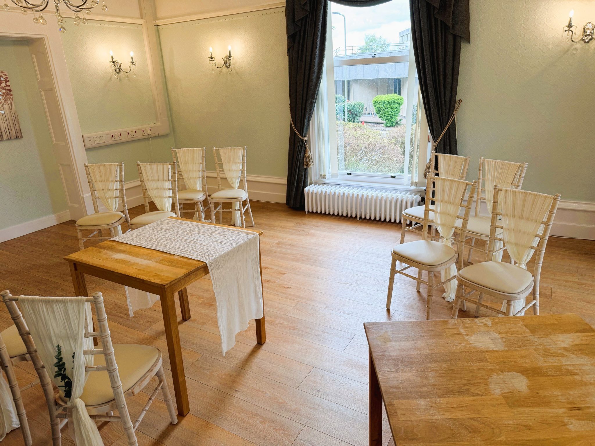 Simple ceremony in Dove Room