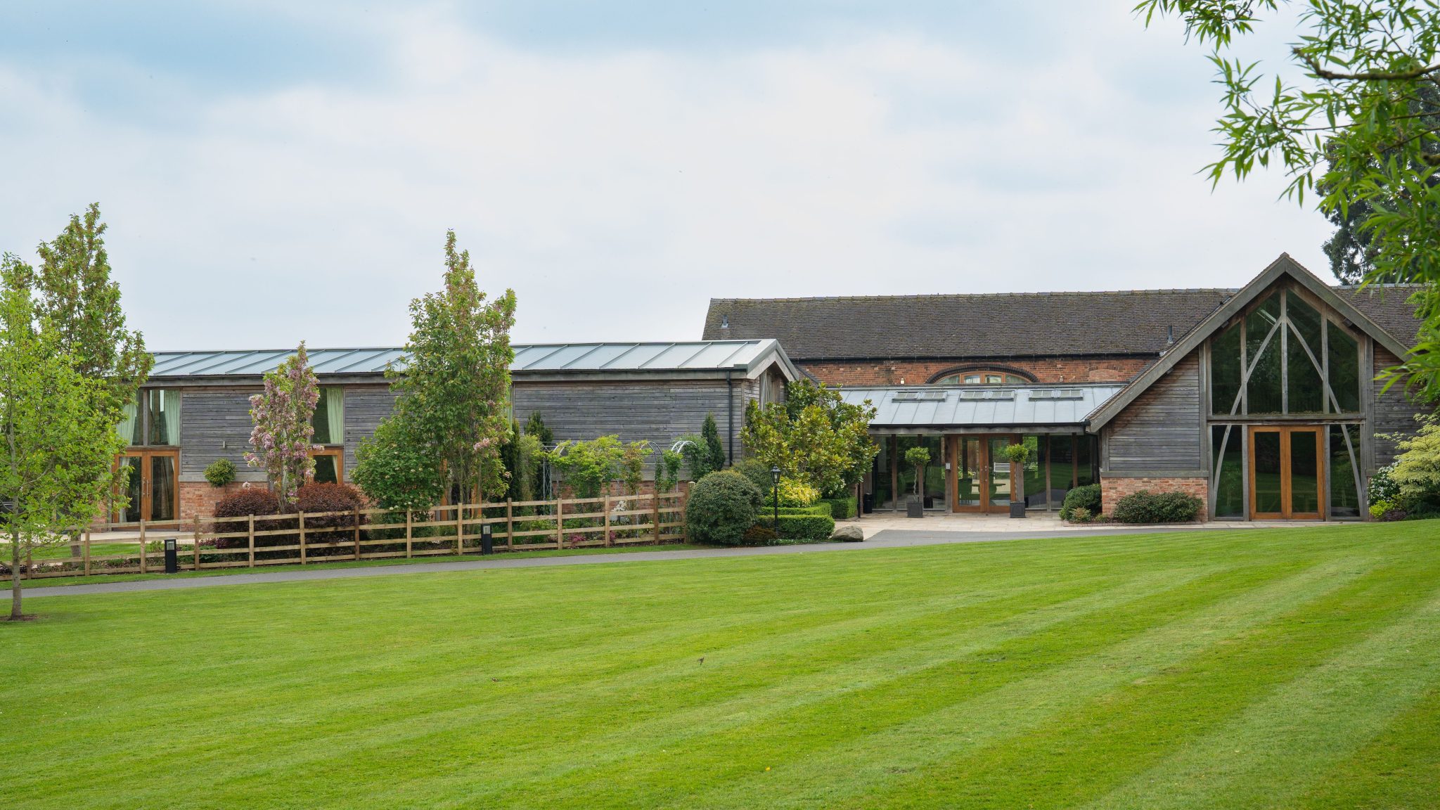 Exterior of Mythe Barn