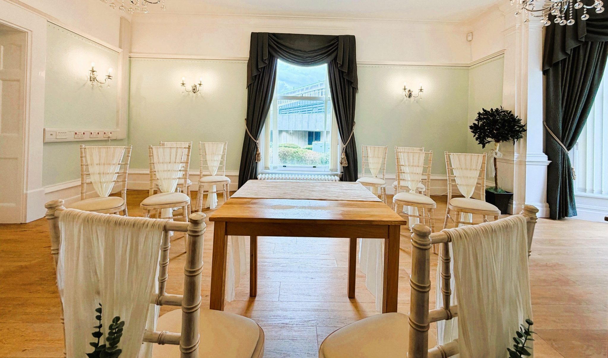 Simple ceremony in Dove Room